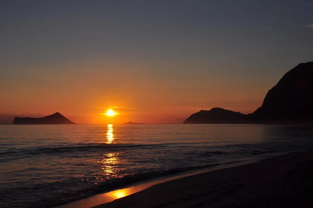 All Inclusive Waimanalo Beachlots, Sleeps 8 USA